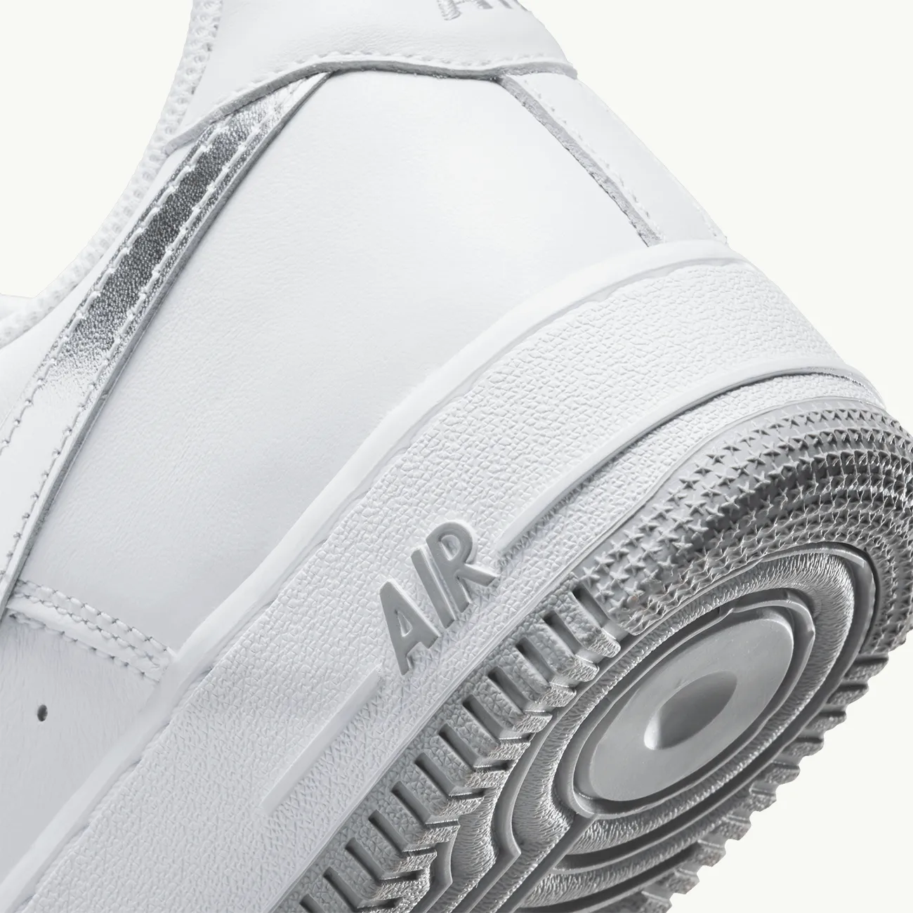 AIR FORCE 1 LOW RETRO WHITE METALLIC SILVER