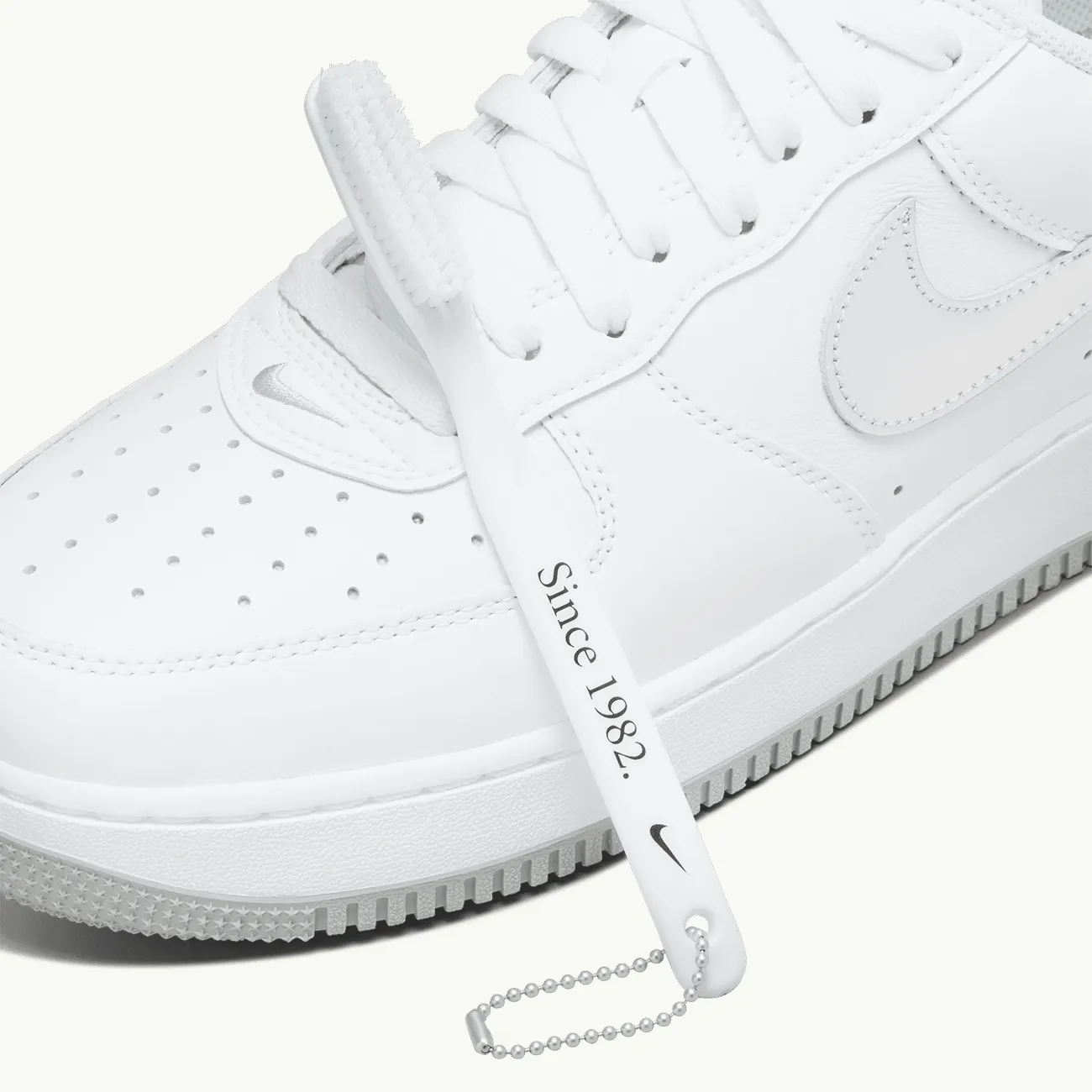 AIR FORCE 1 LOW RETRO WHITE METALLIC SILVER