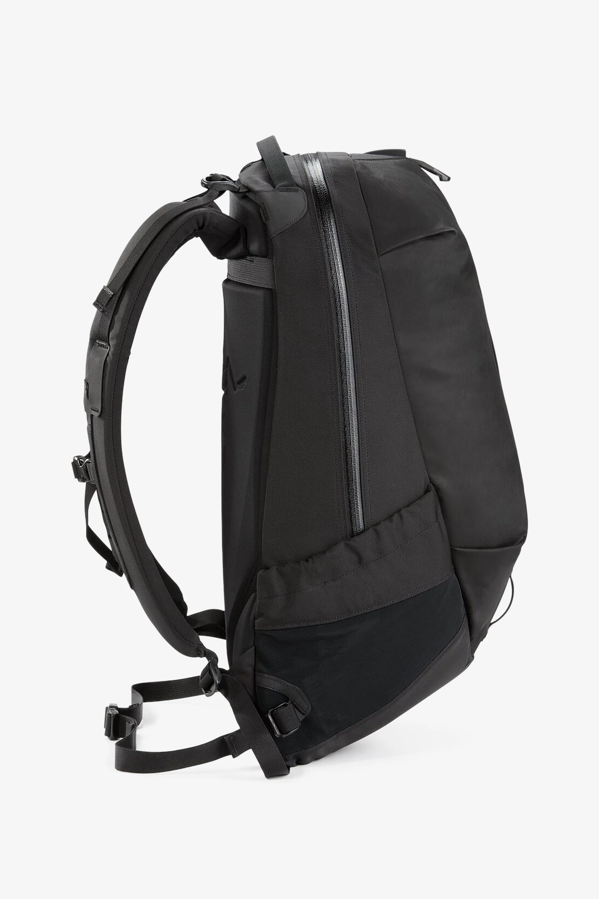 Arc'teryx Arro 22 Backpack in 24K Black