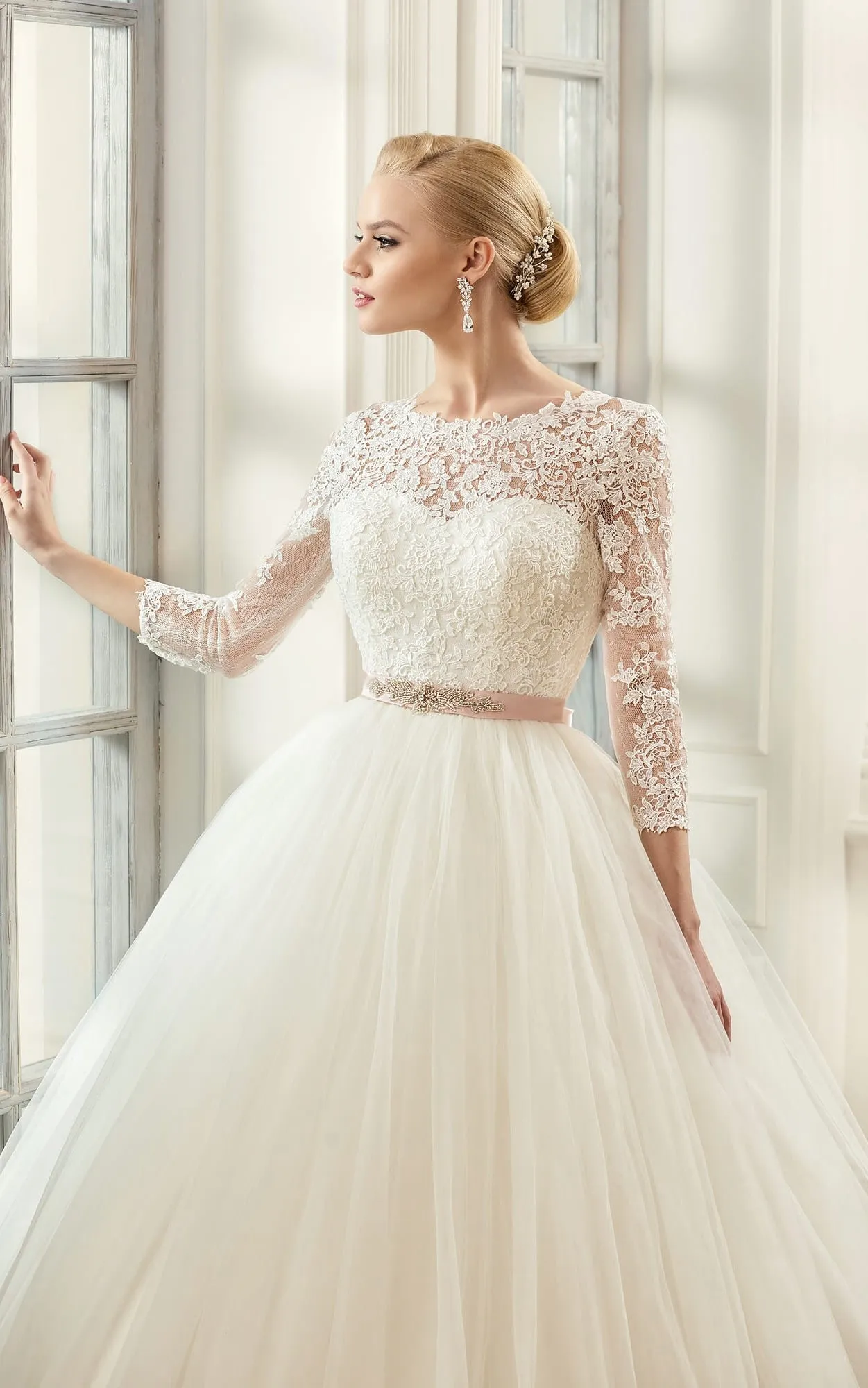 Ball Gown Long Bateau Long-Sleeve Deep-V-Back Tulle Lace Dress With Appliques And Waist Jewellery-714452