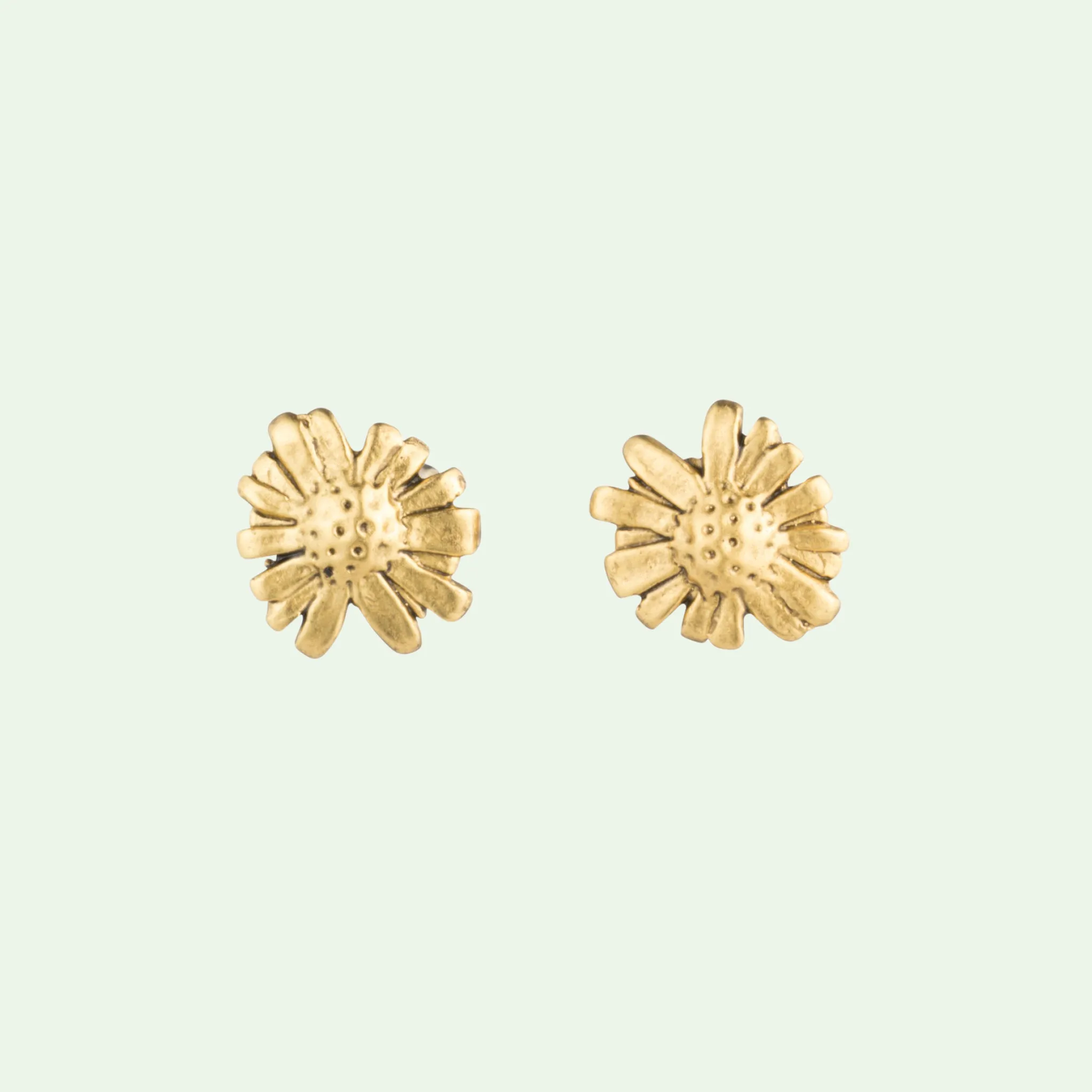 Battery Bowman Root Stud Earrings