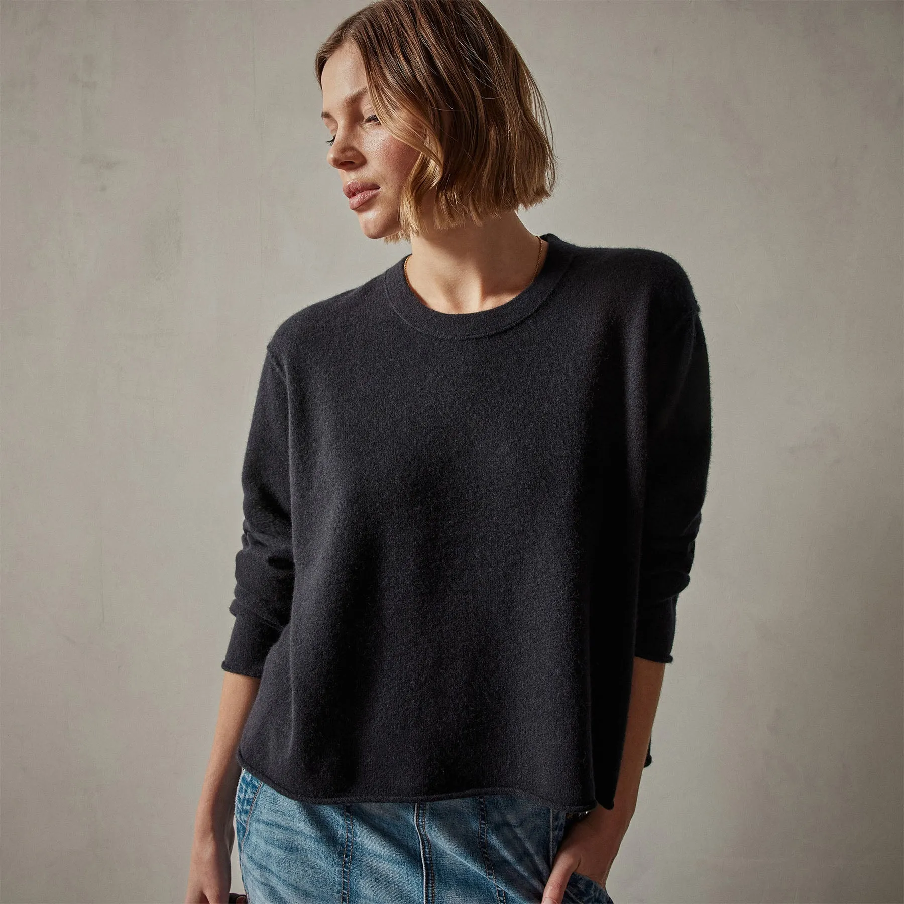 Cashmere Boxy Crew - Black