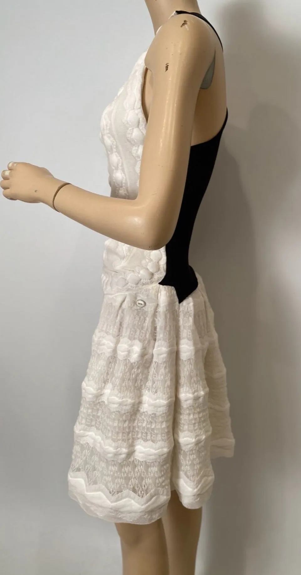 Chanel 2015 Spring Summer Delicate White and Black Dress FR 38 US 4/6