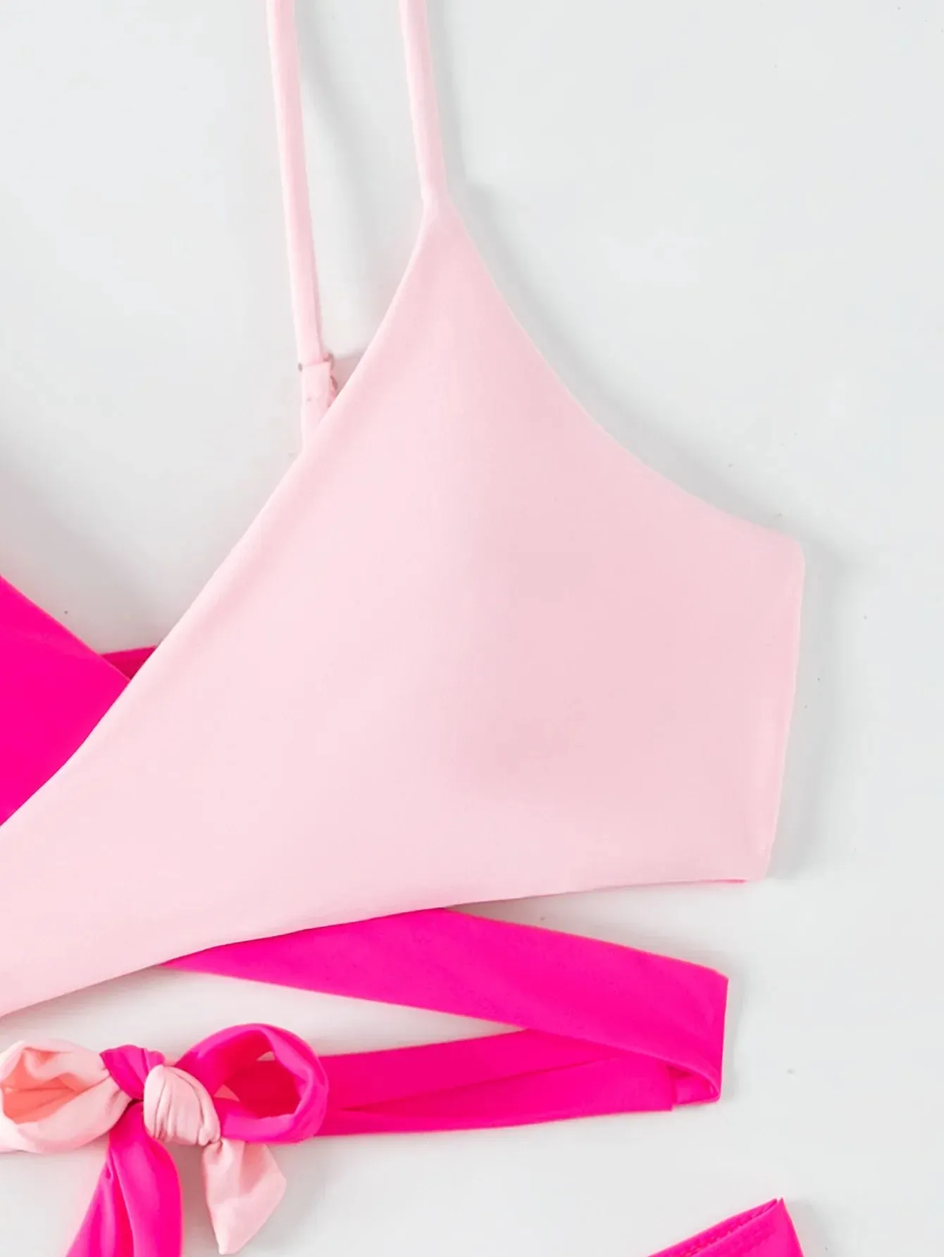 Rosa Criss Cross Cut-Out-Bikini