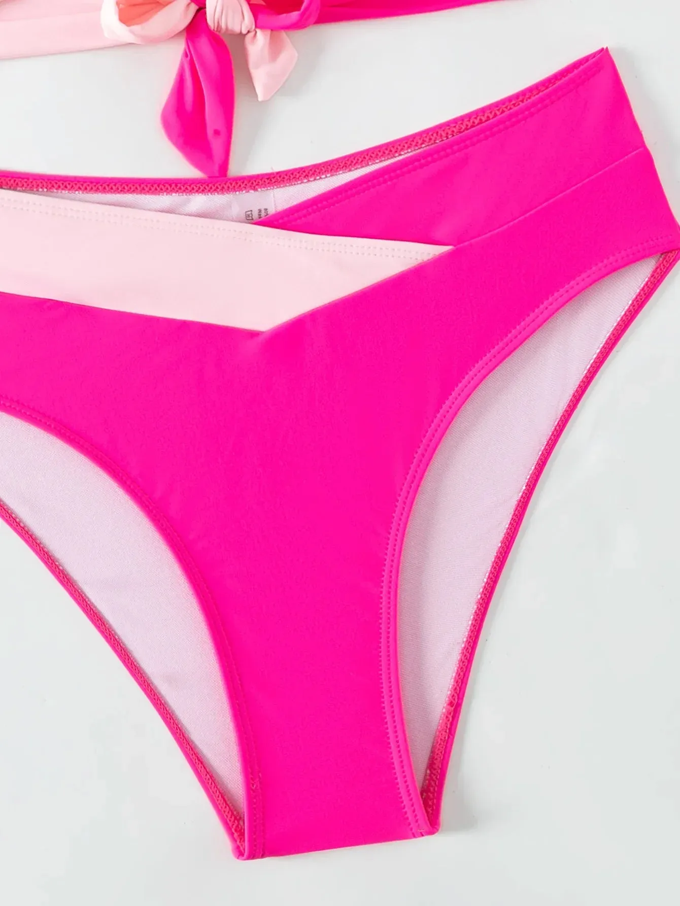 Rosa Criss Cross Cut-Out-Bikini